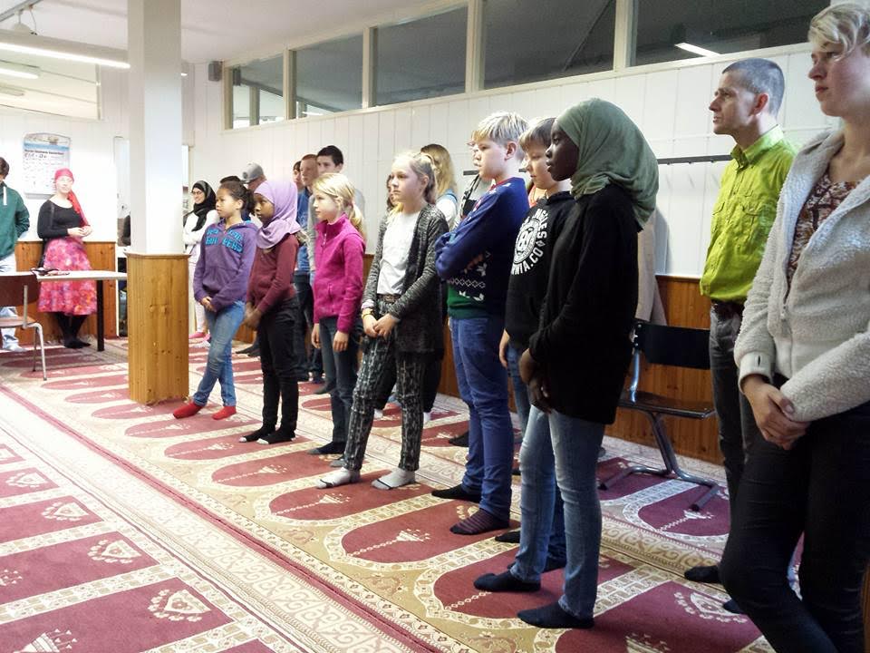 12+ groep bezoekt moskee